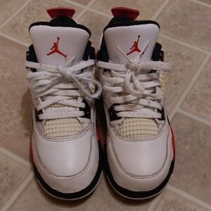 Jordan Retro 4. Boys 3 Youth. Wht/blk/red